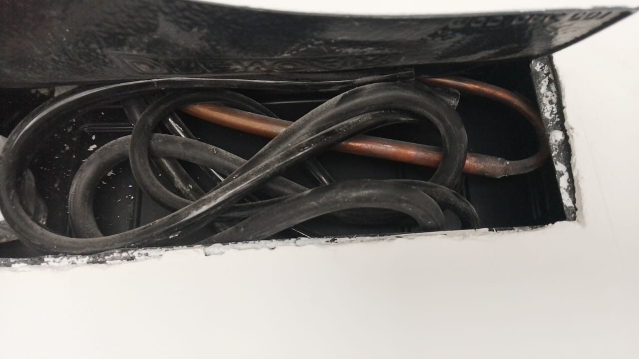 Passagem de infraestrutura para ar condicionado com acabamento perfeito